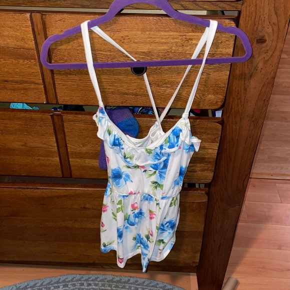 Very soft flowery and a tank top from gilly hicks - Picture 1 of 2